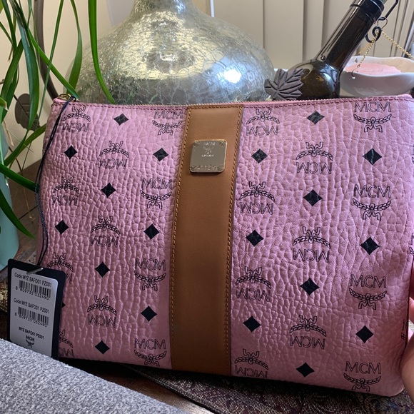 ⛔️SOLD⛔️Auth.MCM logo Diamond Leather zip clutch - Picture 9 of 15